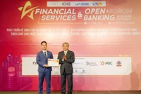 Đại diện MB Ageas Life - Ông Đỗ Tuấn Anh – Chủ tịch Ủy ban Điều hành, Phó Tổng Giám đốc MB Ageas Life nhận giải thưởng.