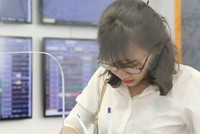 Trên thị trường chứng khoán 3 tháng qua, vốn thực và vốn vay giao dịch ký quỹ đều suy giảm. Ảnh: Dũng Minh.