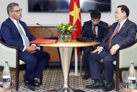 Chủ tịch Quốc hội Vương Đình Huệ tiếp ông Alok Sharma, Chủ tịch Hội nghị về biến đổi khí hậu của Liên hợp quốc COP26.