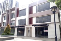 Nhiều căn shophouse tại TP.HCM treo biển cho thuê hàng tháng trời mà không có khách.