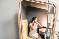 Không gian riêng tư và tiện nghi của “kén văn phòng” giúp nâng cao hiệu suất công việc.