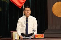 Ông Trần Hoàng Quân, Giám đốc Sở Xây dựng TP.HCM trả lời chất vấn.