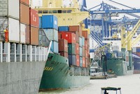 Việt Nam là nước có độ mở kinh tế cao nên chịu áp lực không nhỏ từ lạm phát nhập khẩu.