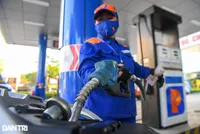 Phó Thủ tướng Lê Minh Khái mới đây yêu cầu Bộ Tài chính đánh giá tác động việc giảm thêm thuế với giá xăng dầu (Ảnh: Mạnh Quân).