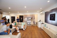 Trải nghiệm các thiết bị công nghệ tại triển lãm.