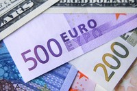 Euro trượt giá và những nguy cơ