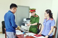 Cơ quan CSĐT Công an Hà Tĩnh vừa ra quyết định khởi tố vụ án, khởi tố bị can đối với Trần Đình Dũng (SN 1985, trú tại phường Kỳ Thịnh, TX. Kỳ Anh, Hà Tĩnh) về tội trốn thuế. Ảnh H.X