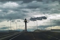 Nút giao thông khác mức TP. Tuy Hòa thưa thớt phương tiện giao thông. Ảnh: N.T