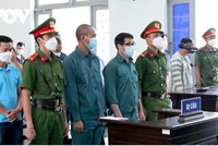 Các bị cáo tại phiên toà sáng 15/8 