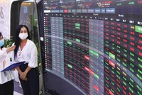 Dòng tiền đang chờ thông tin mới