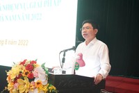 Phó chủ tịch UBND tỉnh Hà Nam Trần Xuân Dưỡng trình bày báo cáo đánh giá kết quả PCI tỉnh Hà Nam năm 2021, nhiệm vụ, giải pháp cải thiện PCI năm 2022 của tỉnh tại hội nghị.