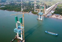 Một hạng mục thi công dang dở tại Dự án đường cao tốc Bến Lức - Long Thành.