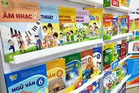 Mùa tựu trường, nhu cầu đồ dùng học tập và cả laptop, điện thoại đều tăng cao