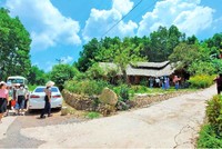 Với quy mô còn khiêm tốn, nhưng Khu du lịch Am Váp Farm đã tạo nên điểm đột phá cho kinh tế nông thôn của Kỳ Thượng. Ảnh: Thu Lê.