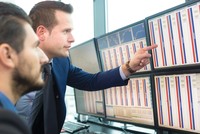 Ngân hàng và bất động sản là hai lĩnh vực hàng đầu thu hút dòng tiền quỹ ngoại.