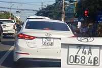 Biển số xe 74A đã bị che, làm sai lệch 2 con số (Ảnh Dân Trí).