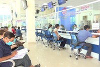 Người dân đến giải quyết thủ tục hành chính tại Trung tâm Phục vụ hành chính công tỉnh Quảng Ngãi. Ảnh minh họa.