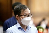 Bị cáo Tề Trí Dũng nghe tuyên đọc bản án. (Ảnh: Thành Chung/TTXVN)