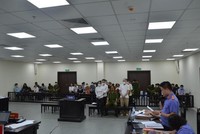 Các bị cáo tại phiên toà sáng 17/9.