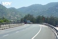 Tuyến QL.1 đoạn giáp ranh Ninh Thuận - Bình Thuận (Ảnh: Đoàn Sĩ).