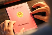 Hà Nội sắp bỏ yêu cầu dân trình CCCD, sổ hộ khẩu trong thủ tục hành chính (Ảnh minh họa: Mạnh Quân).