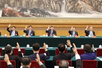 Đoàn Chủ tịch Đại hội XX họp phiên thứ nhất ngày 15/10. Ảnh: Tân Hoa xã.