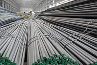 Hoạt động kinh doanh của doanh nghiệp thép đang gặp nhiều khó khăn.