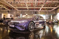 Hai phiên bản được giới thiệu tới khách hàng Việt Nam là EQS 450+ và EQS 580 4MATIC.