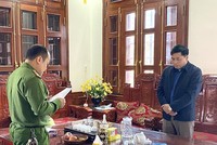 Tống đạt các Quyết định khởi tố vụ án, cấm đi khỏi nơi cư trú đối với ông Nguyễn Ích Chánh.