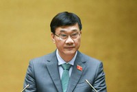Chủ nhiệm Ủy ban Kinh tế Vũ Hồng Thanh báo cáo giải trình trước khi Quốc hội bấm nút.