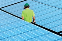 Hiện cả nước có 62 dự án năng lượng tái tạo, trong đó, 37 dự án điện mặt trời chưa kịp hoàn thành để hưởng cơ chế giá FIT.