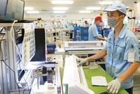 Nhiều doanh nghiệp sản xuất mòn mỏi chờ đợi được vay vốn với mức lãi suất ưu đãi.