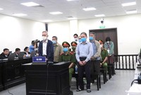 Các bị cáo tại toà.