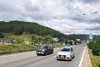 Cao tốc Liên Khương (huyện Đức Trọng) nối đèo Prenn (Đà Lạt) rút ngắn thời gian đi lại từ Đà Lạt đi Cảng Hàng không Liên Khương và ngược lại. Ảnh: P.V.