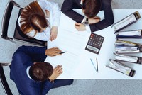 Quản trị công ty: Vẫn chuyện con gà, quả trứng