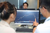 Thị trường chứng khoán Việt Nam năm 2022 sụt giảm mạnh cả điểm số và thanh khoản.