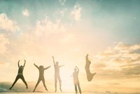 Nhiều doanh nghiệp đã tăng ngân sách mua tặng cho cán bộ, nhân viên sản phẩm bảo hiểm chăm sóc sức khỏe