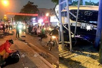 Hiện trường vụ tai nạn liên hoàn khiến 5 người thương vong tại khu vực cây xăng chợ Rừng, thị xã Quảng Yên (Quảng Ninh). (Ảnh: TTXVN phát)