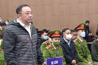 Cựu Giám đốc Bệnh viện Đa khoa Đồng Nai khẳng định mình nhận tiền cảm ơn, không phải nhận hối lộ. Ảnh: Trần Tâm.