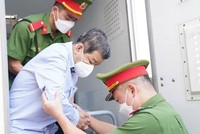 Cựu Chủ tịch Bình Dương Trần Thanh Liêm đến phiên toà sơ thẩm.