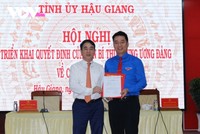 Ông Bùi Hữu Lộc- Bí thư Tỉnh đoàn Hậu Giang (áo xanh) được chỉ định tham gia Ban Chấp hành Đảng bộ tỉnh nhiệm kỳ 2020-2025.