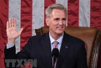 Tân Chủ tịch Hạ viện Mỹ Kevin McCarthy tuyên thệ nhậm chức tại Quốc hội Mỹ ở Washington DC., ngày 7/1/2023. (Ảnh: AFP/TTXVN).