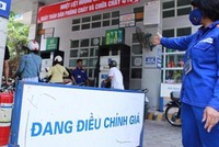 Bộ Công thương muốn tiếp tục giữ công cụ Quỹ bình ổn giá xăng dầu để điều hành giá mặt hàng này.