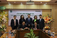 Đại diện UBCKNN và Deloitte ký thỏa thuận hợp tác giai đoạn 2023 - 2027.