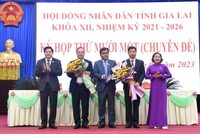 Thường trực HĐND tỉnh Gia Lai chúc mừng ông Nguyễn Hữu Quế và ông Dương Mah Tiệp đã được bầu giữ chức Phó Chủ tịch UBND tỉnh Gia Lai nhiệm kỳ 2021-2026.