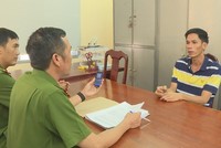 Đối tượng Lê Minh Hùng tại Cơ quan điều tra. (Nguồn: báo Công an Nhân dân)