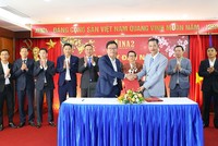 Đại diện HĐQT và Đại diện Ban Tổng giám đốc ký kết thực hiện nhiệm vụ SXKD năm 2023.