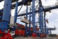 Xuất nhập khẩu dự báo còn khó trong những tháng tới.