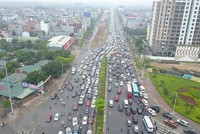 Khu vực Cổ Linh-Đàm Quang Trung sẽ được tổ chức lại giao thông nhằm tránh ùn tắc kéo dài tại đường Cổ Linh hướng lên cầu Vĩnh Tuy vào trung tâm nội thành. (Ảnh: Minh Đức/TTXVN)