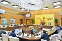 Phó chủ tịch Quốc hội Trần Quang Phương điều hành phiên thảo luận.